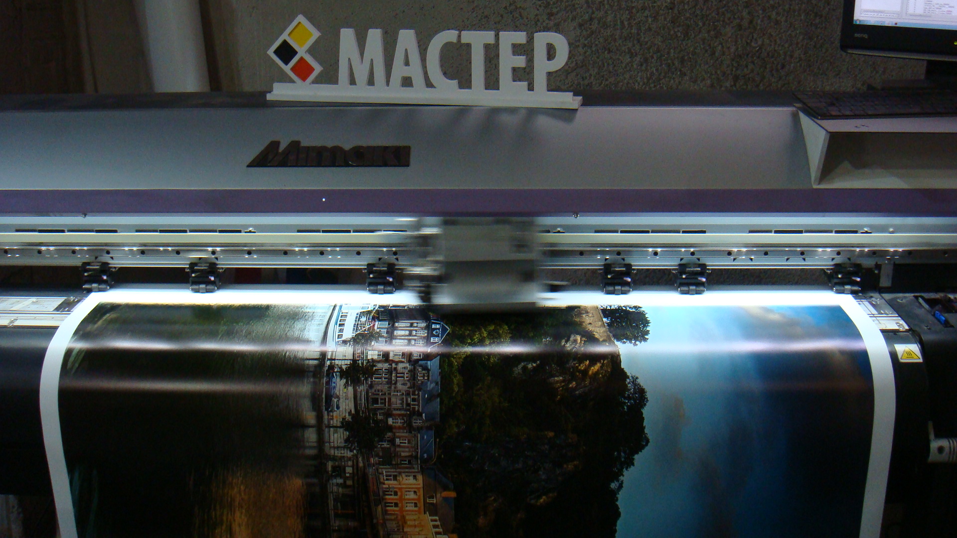 Интерьерная широкоформатная печать – Мастер ОТК